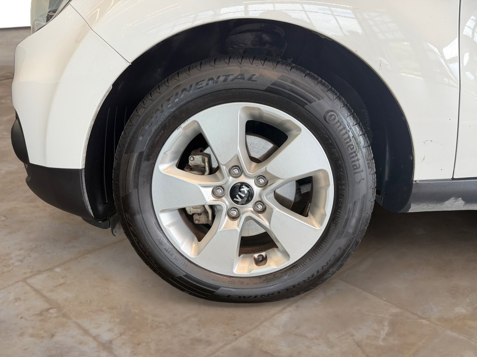 Used 2017 Clear White Kia  image 24