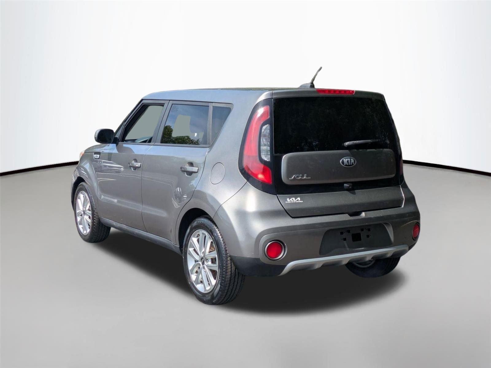 Used 2018 Titanium Gray Kia + image 3