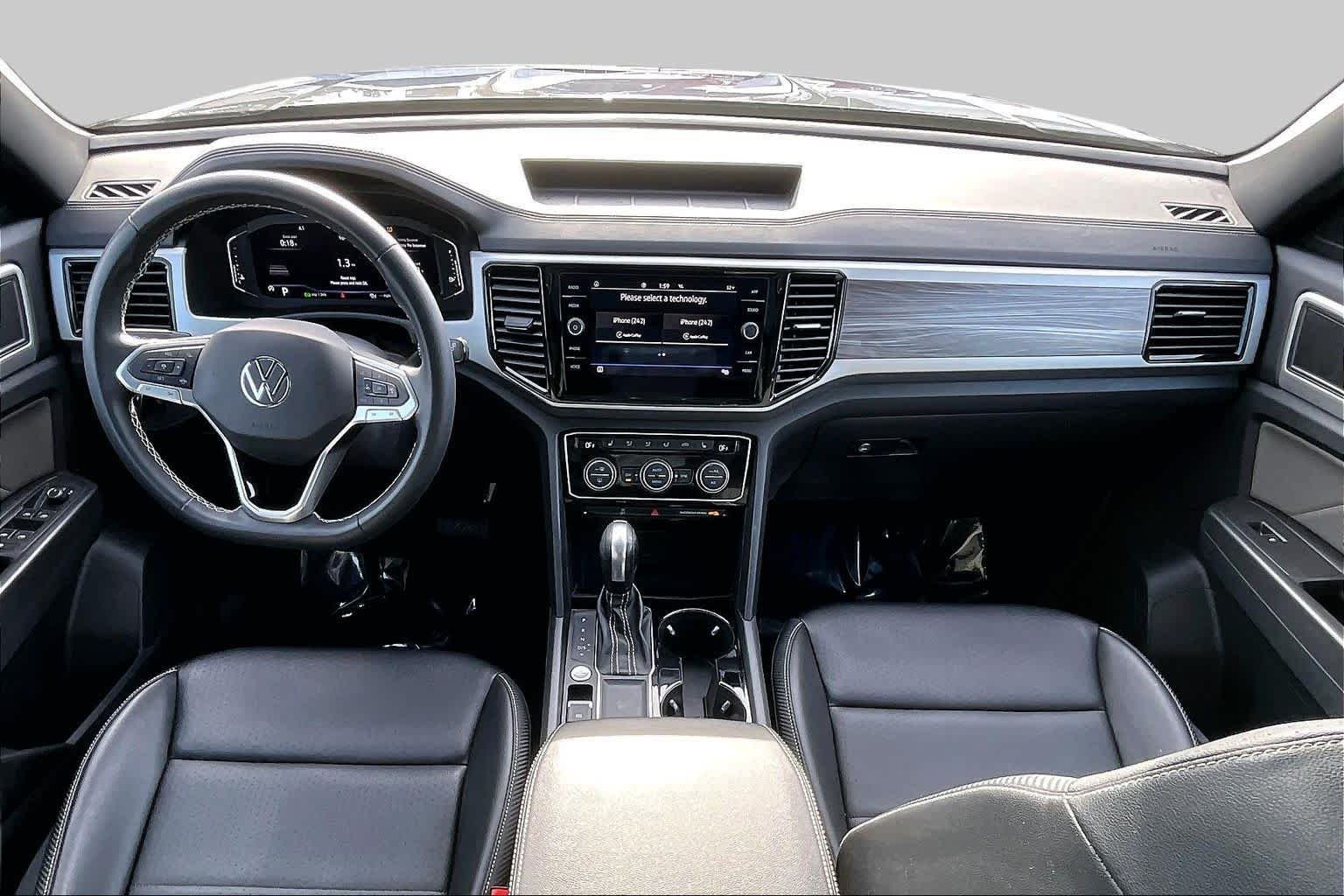 Used 2022 Pure Gray Volkswagen 2.0T SE w/Technology image 16