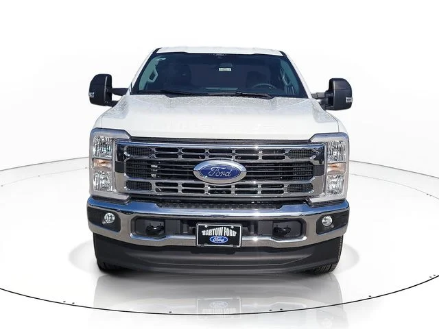 New 2026 Oxford White Ford XLT image 2