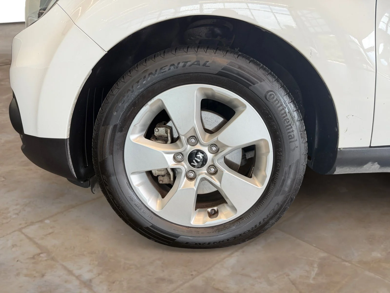 Used 2017 Clear White Kia  image 24