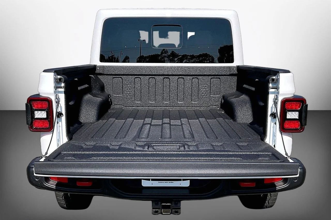 New 2026 Bright White Clearcoat Jeep Rubicon X image 20