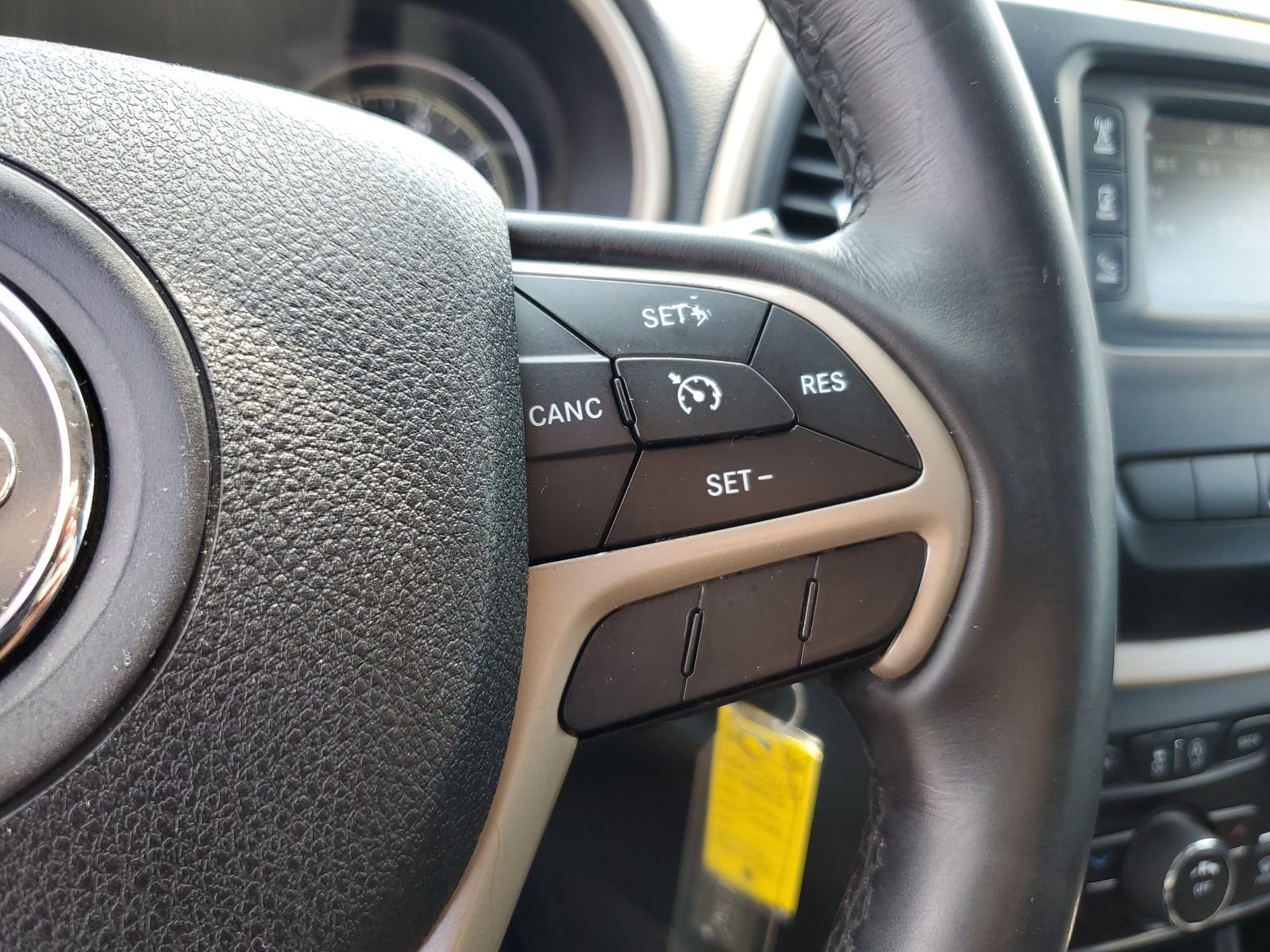 Used 2015 Silver Jeep Latitude image 17