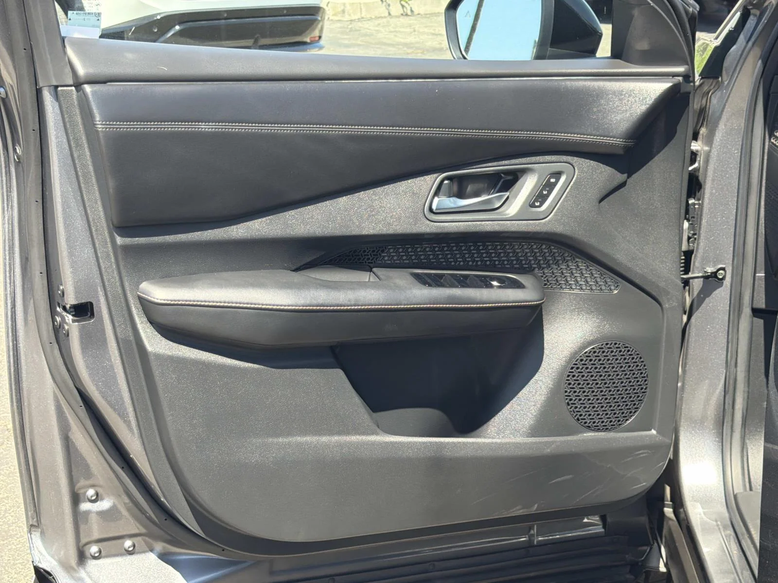 Used 2023 GUN METALLIC Nissan ENGAGE image 20