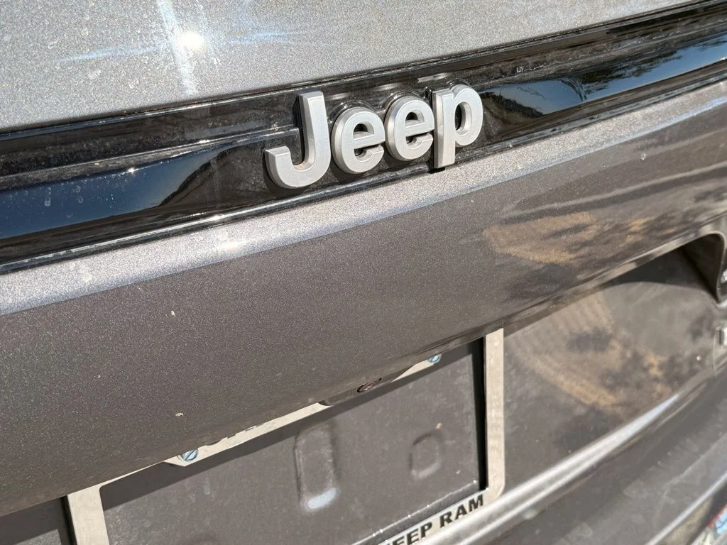 New 2026 Baltic Gray Metallic Clear-Coat Exterior Paint Jeep Laredo image 29