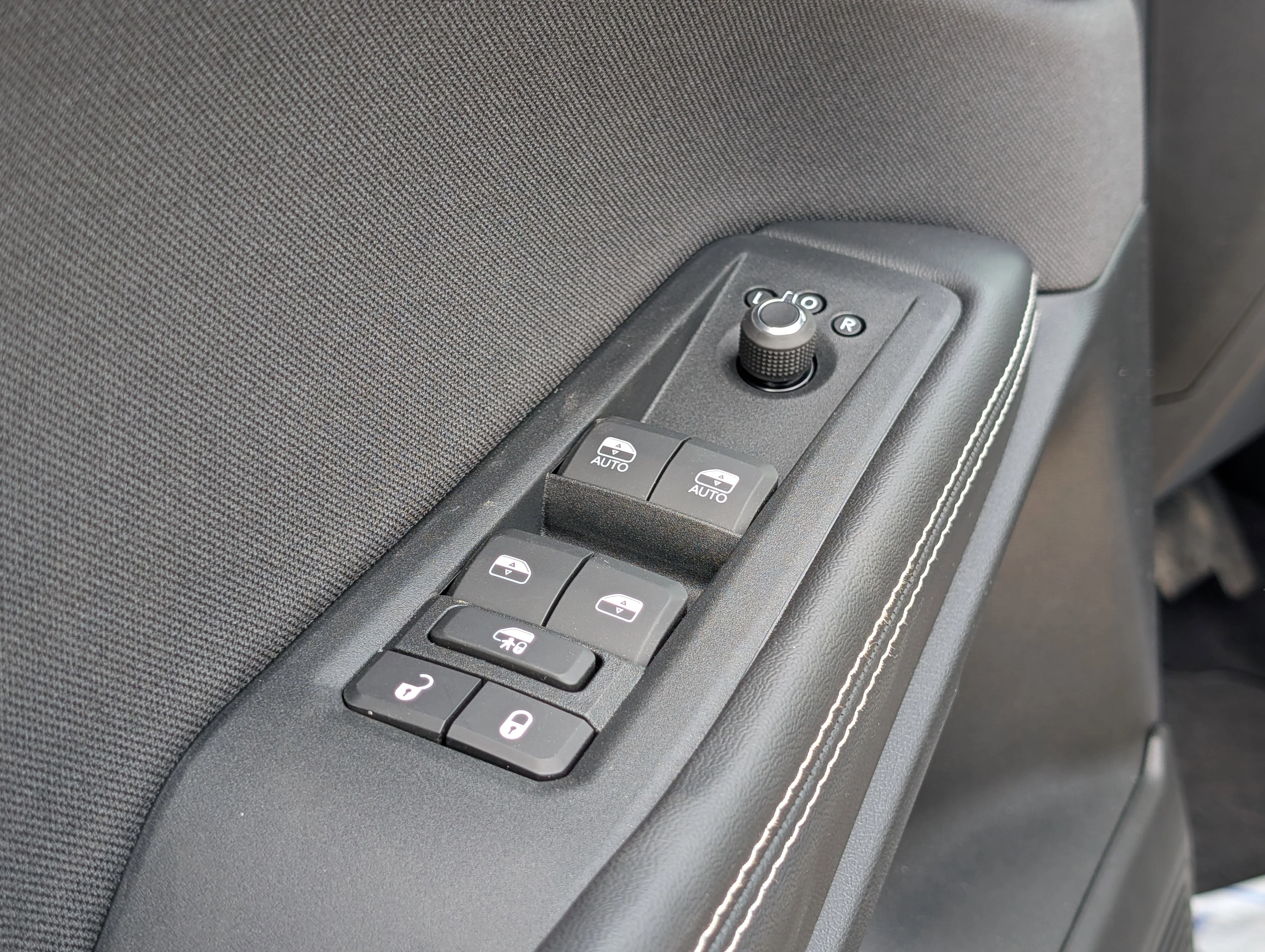 New 2026 Diamond Black Crystal Pearl Jeep Laredo image 16