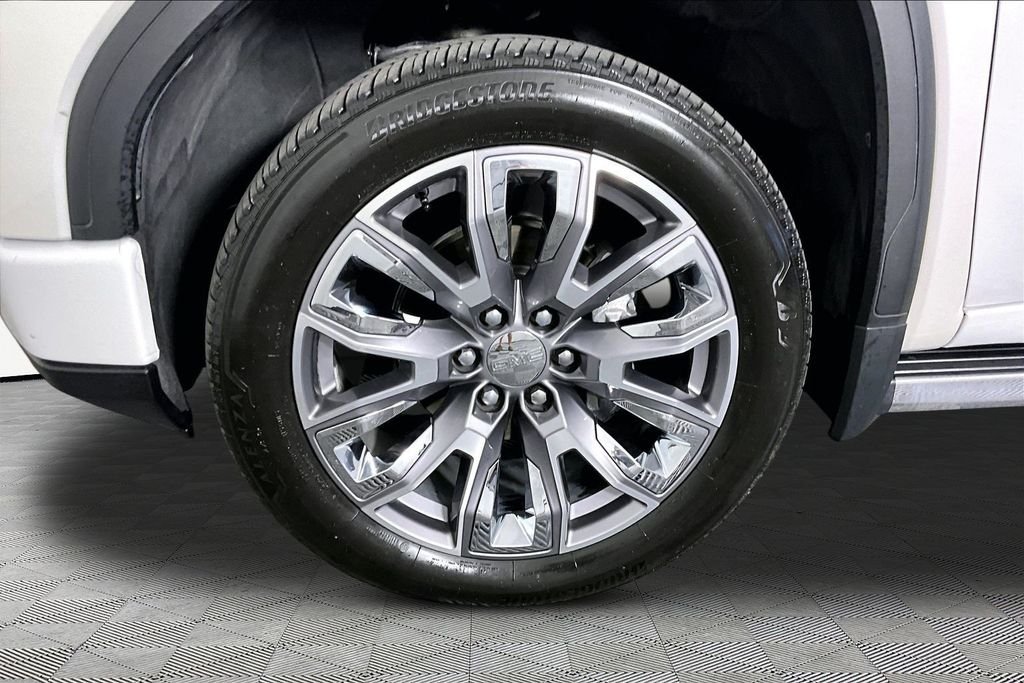 Used 2024 White GMC Denali image 32