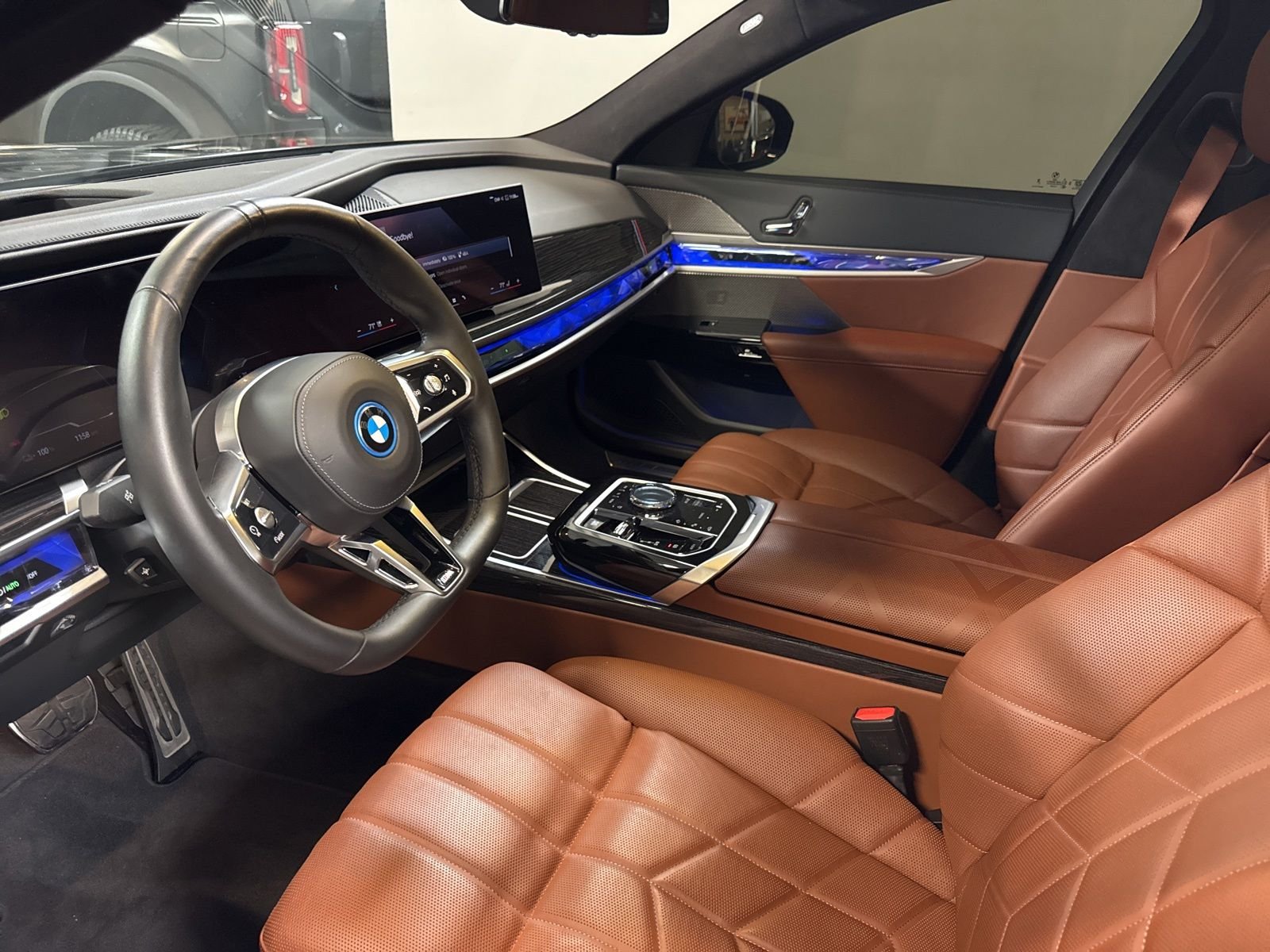 Used 2025 Black BMW xDrive60 image 9
