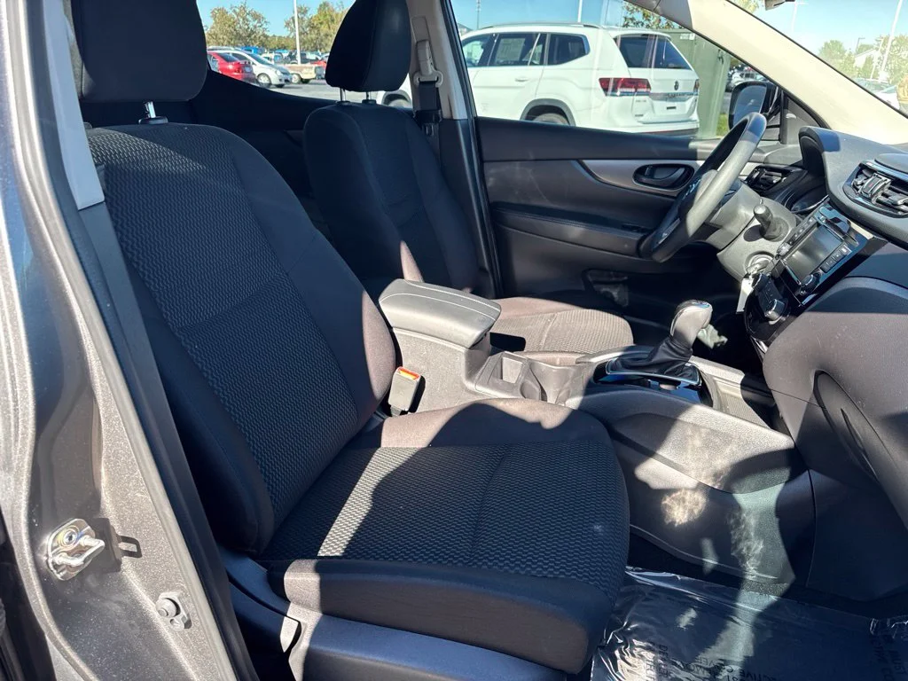 Used 2021 Gray Nissan S image 19