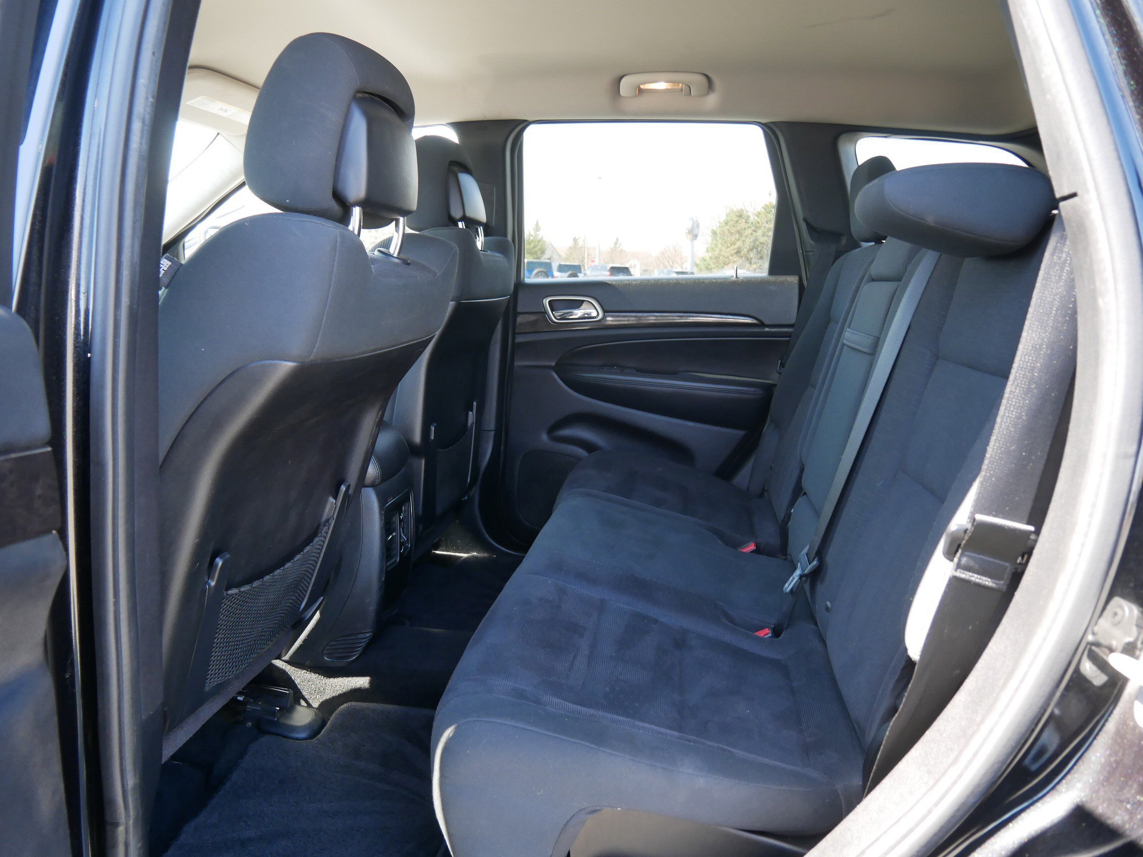 2011 Jeep Grand Cherokee Laredo - Photo 11
