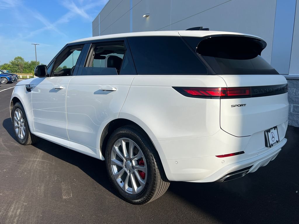 Used 2024 White Land Rover Dynamic SE image 5