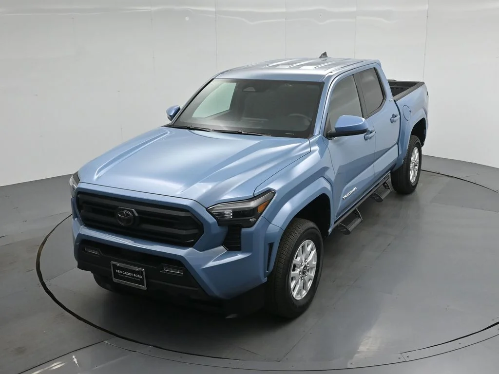 Used 2026 Blue Toyota SR5 image 32
