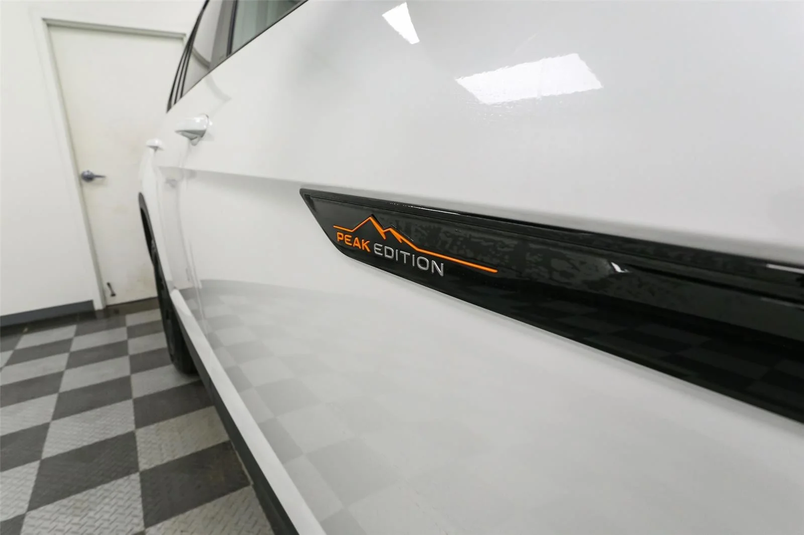 New 2026 Opal White Pearl Volkswagen 2.0T Peak Edition image 7