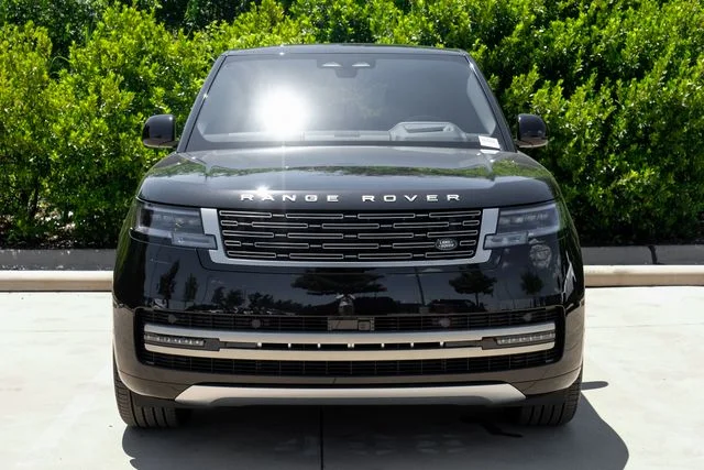New 2026 Black Land Rover SE image 5