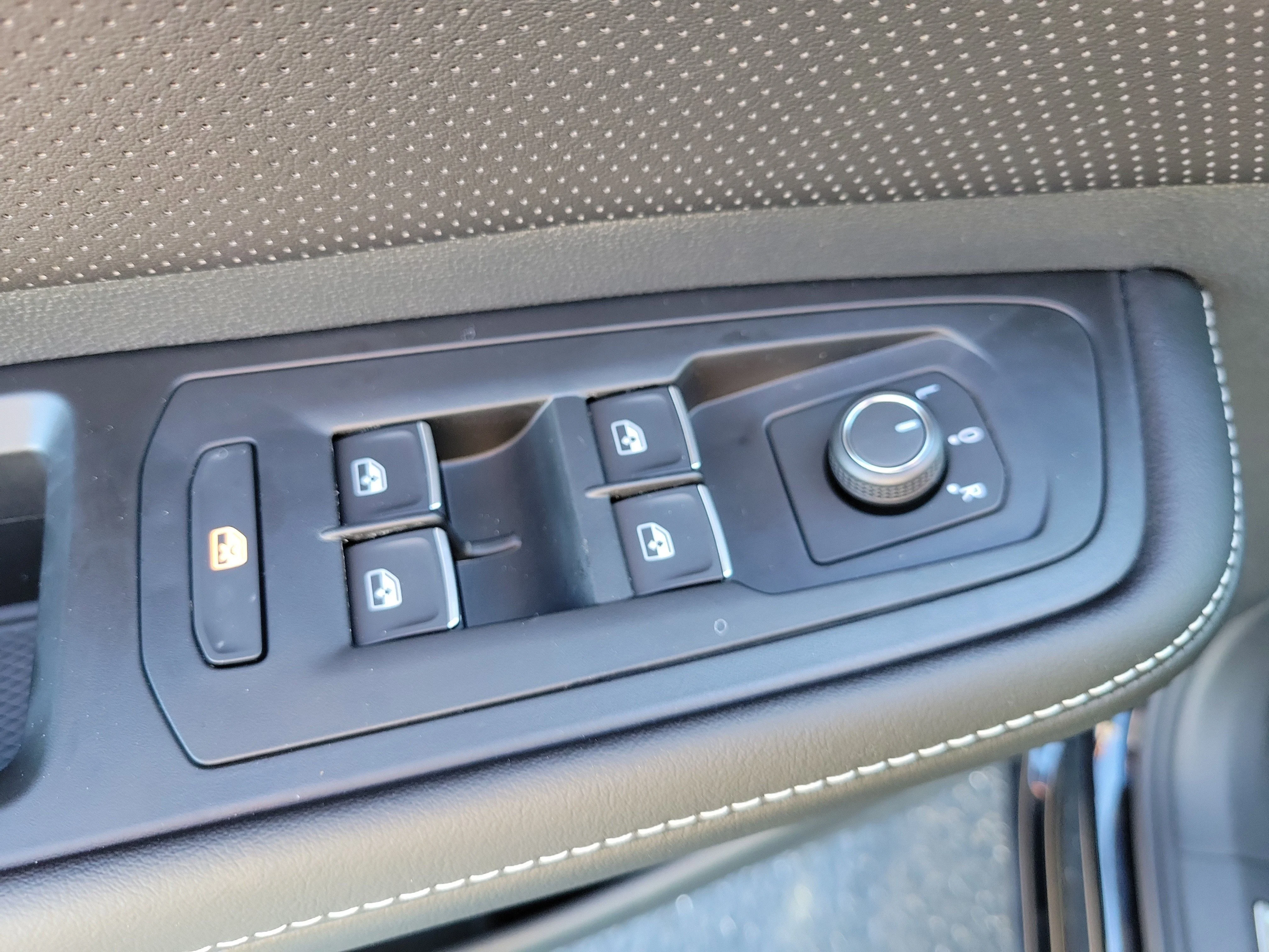 New 2026 Black Volkswagen SE w/Technology image 23