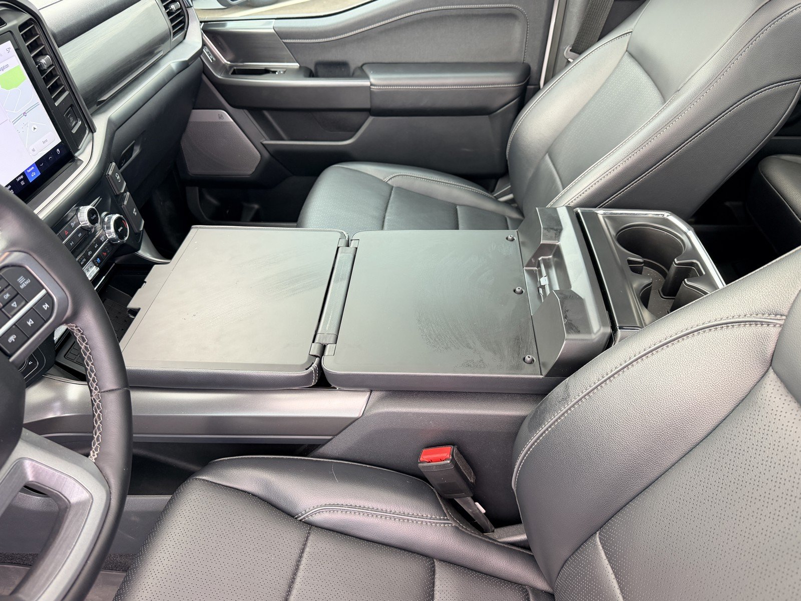 Used 2025 White Ford Lariat image 34