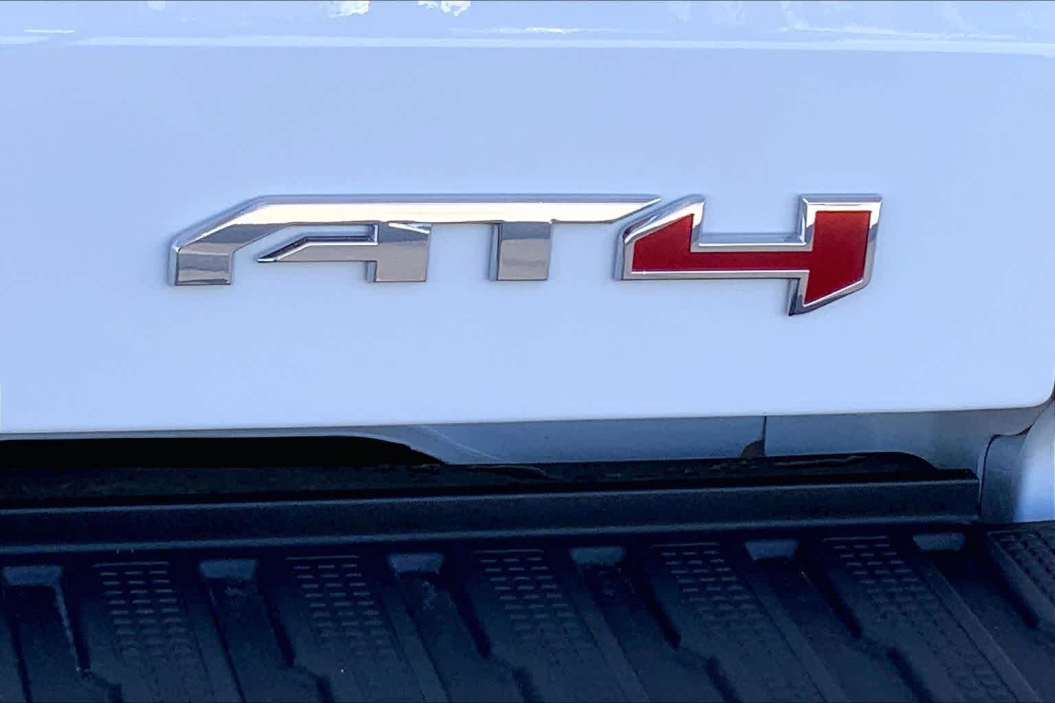 Used 2026 Summit White GMC AT4 image 10