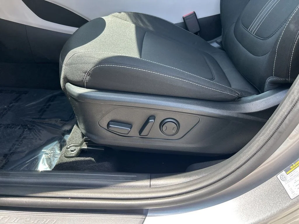 Used 2023 Shimmering Silver Hyundai SEL image 17