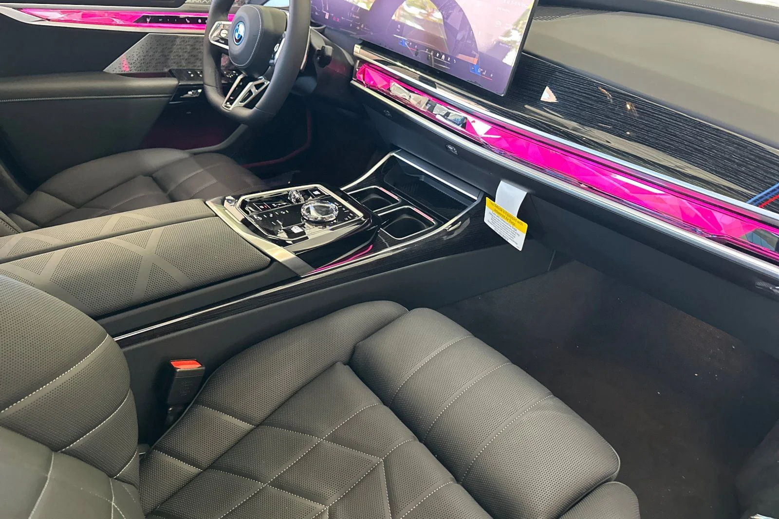2026 BMW 7 Series 750e - Photo 12