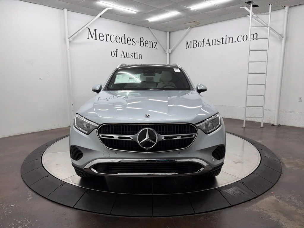 New 2027 Silver Mercedes-Benz GLC 300 image 2