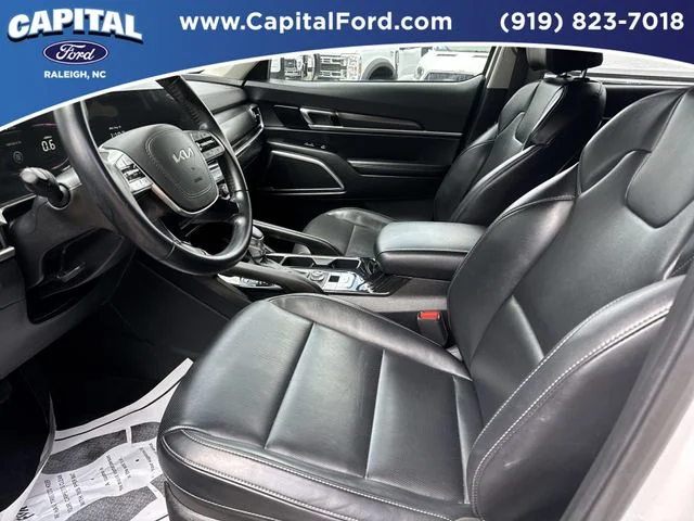 Used 2025 White Kia S image 19