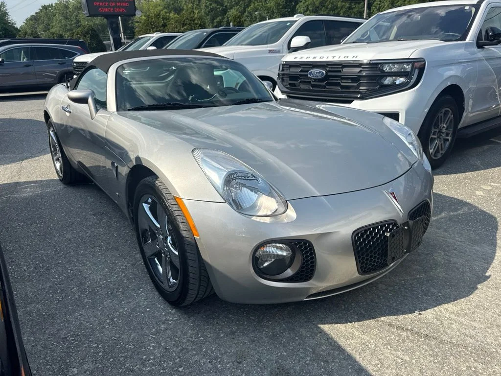 Used 2007 Silver Pontiac GXP image 2