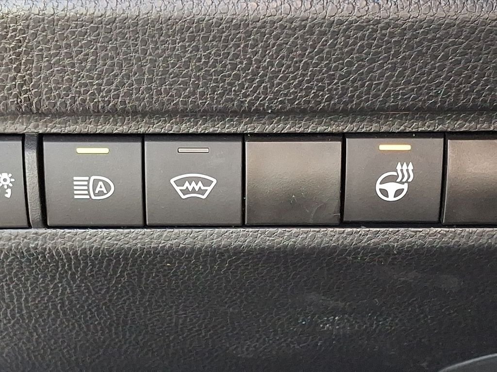 Used 2024 White Toyota XLE image 27