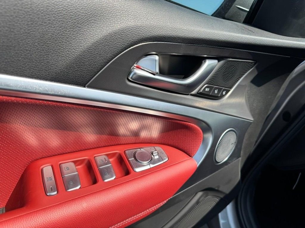 New 2026 Savile Silver Genesis 3.3T Sport Prestige image 11