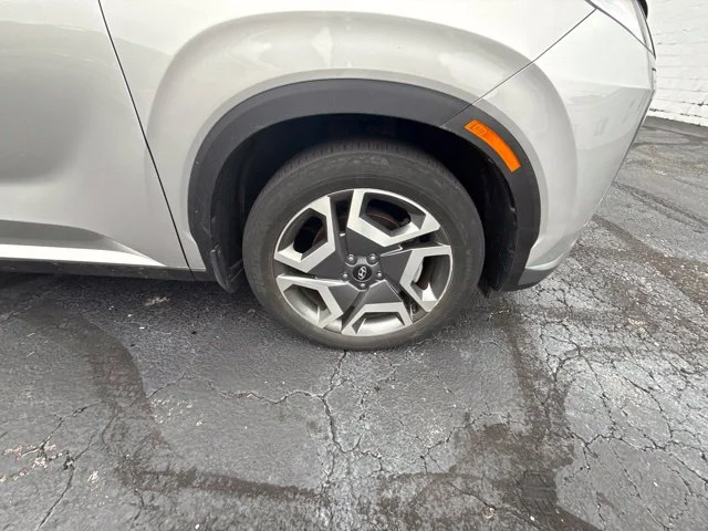 Used 2025 Silver Hyundai SEL Premium image 27