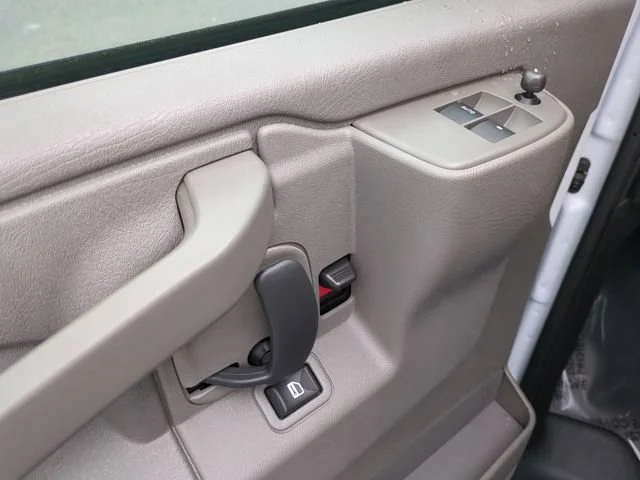New 2025 Summit White GMC 1WT image 12