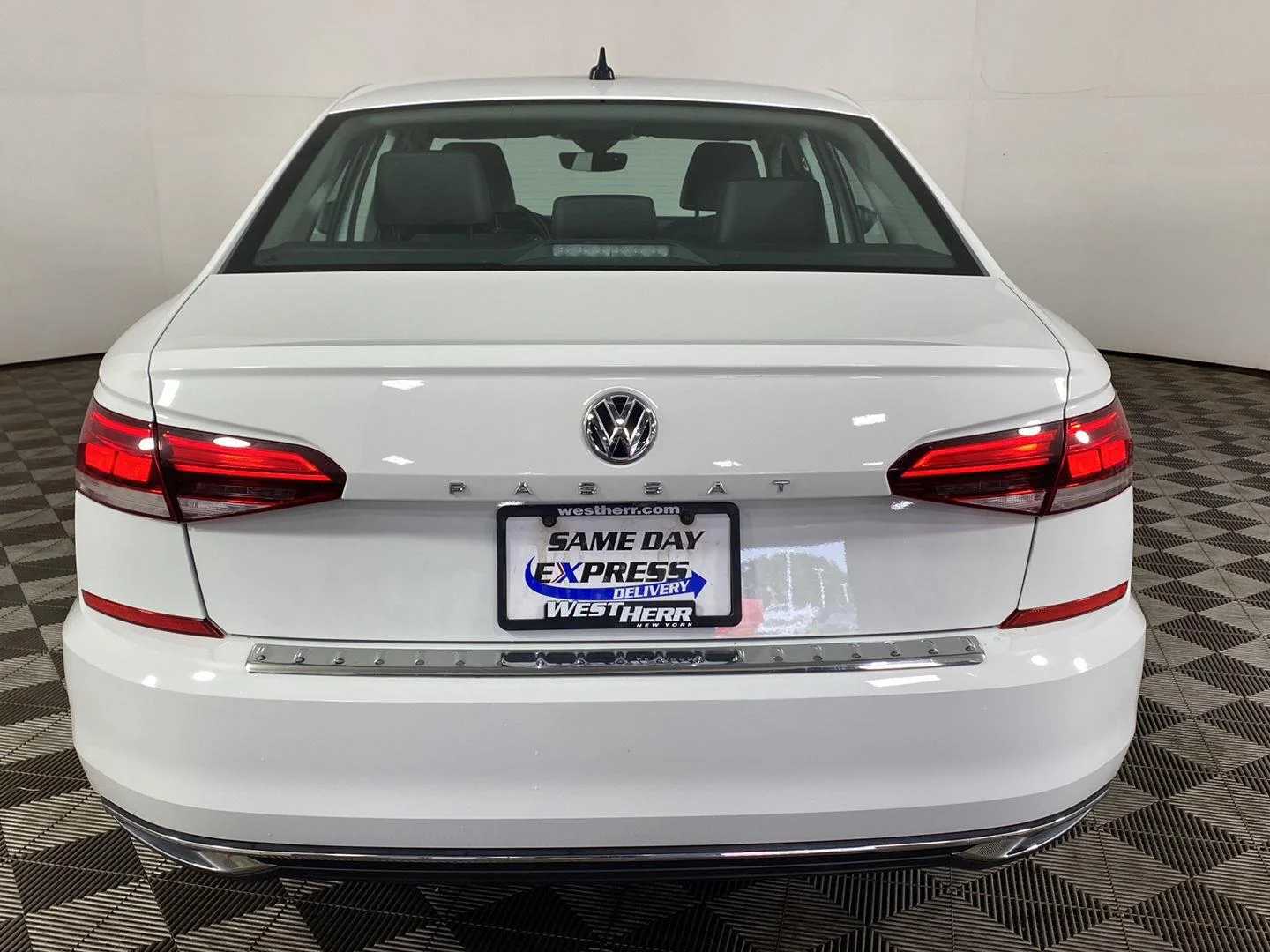 Used 2022 Pure White Volkswagen 2.0T SE image 6