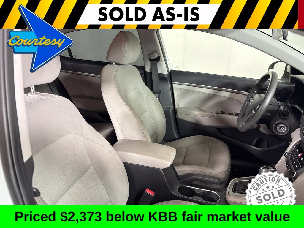 Used 2017 White Hyundai SE image 16