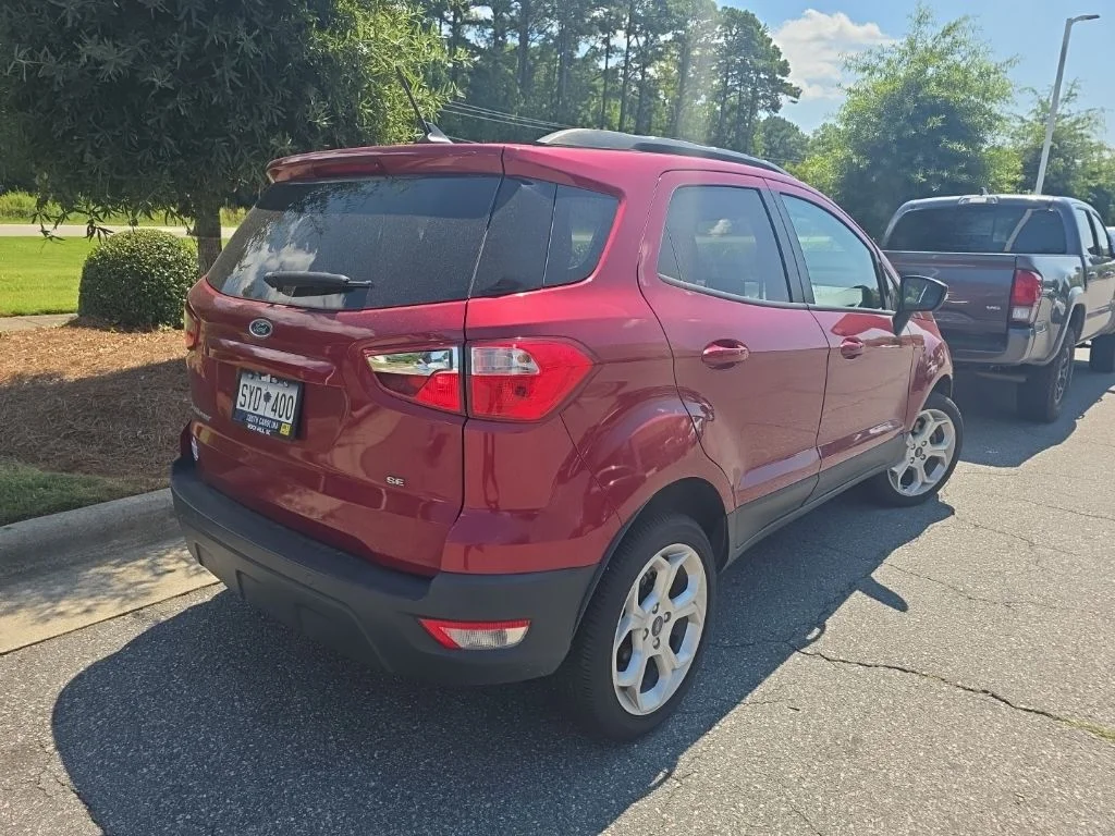 Used 2021 Red Ford SE image 8