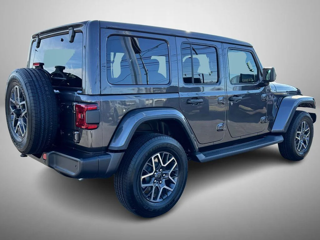 New 2026 Granite Crystal Metallic Clear-Coat Exterior Paint Jeep Sahara image 3