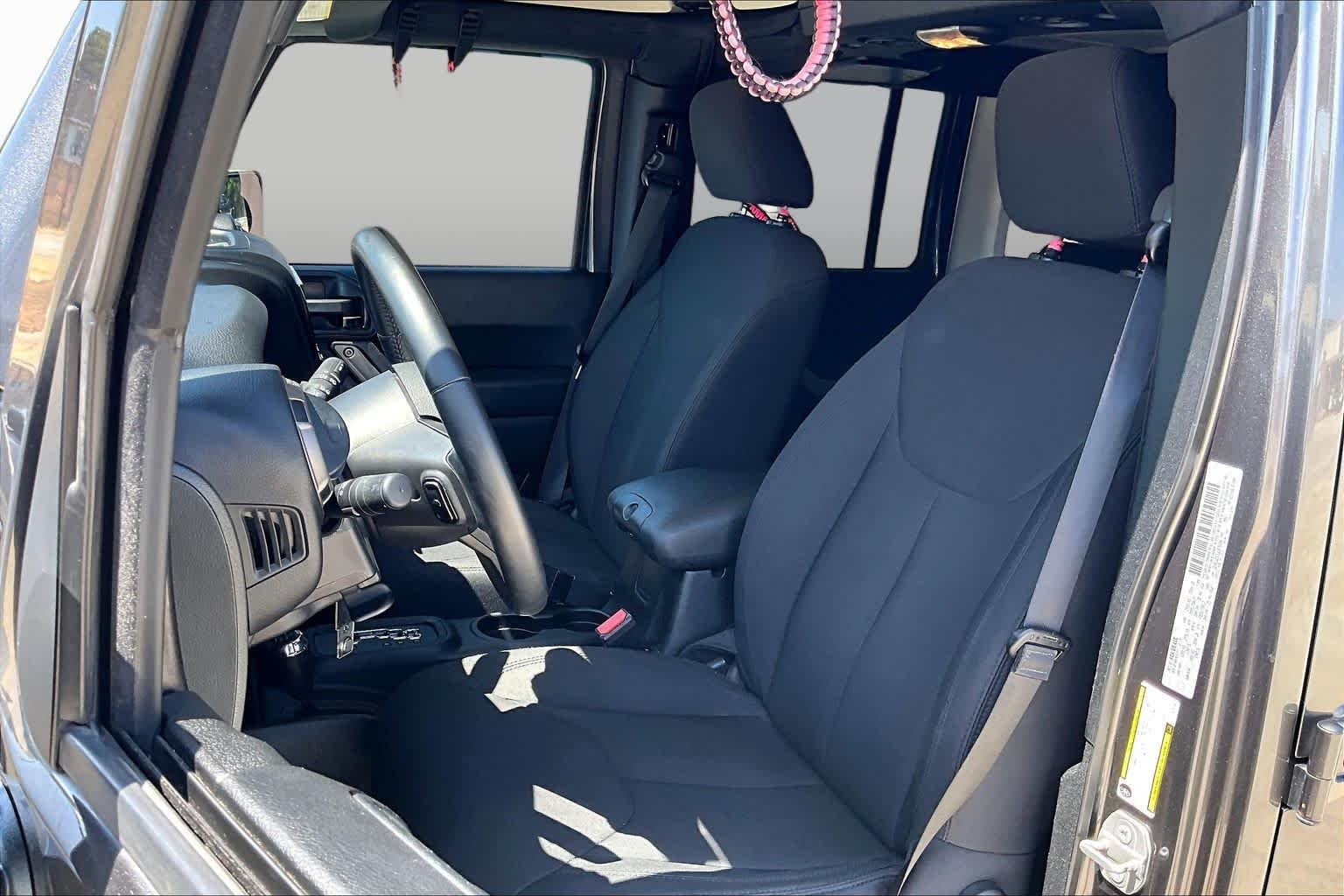Used 2018 Granite Crystal Metallic Clearcoat Jeep Sport S image 8