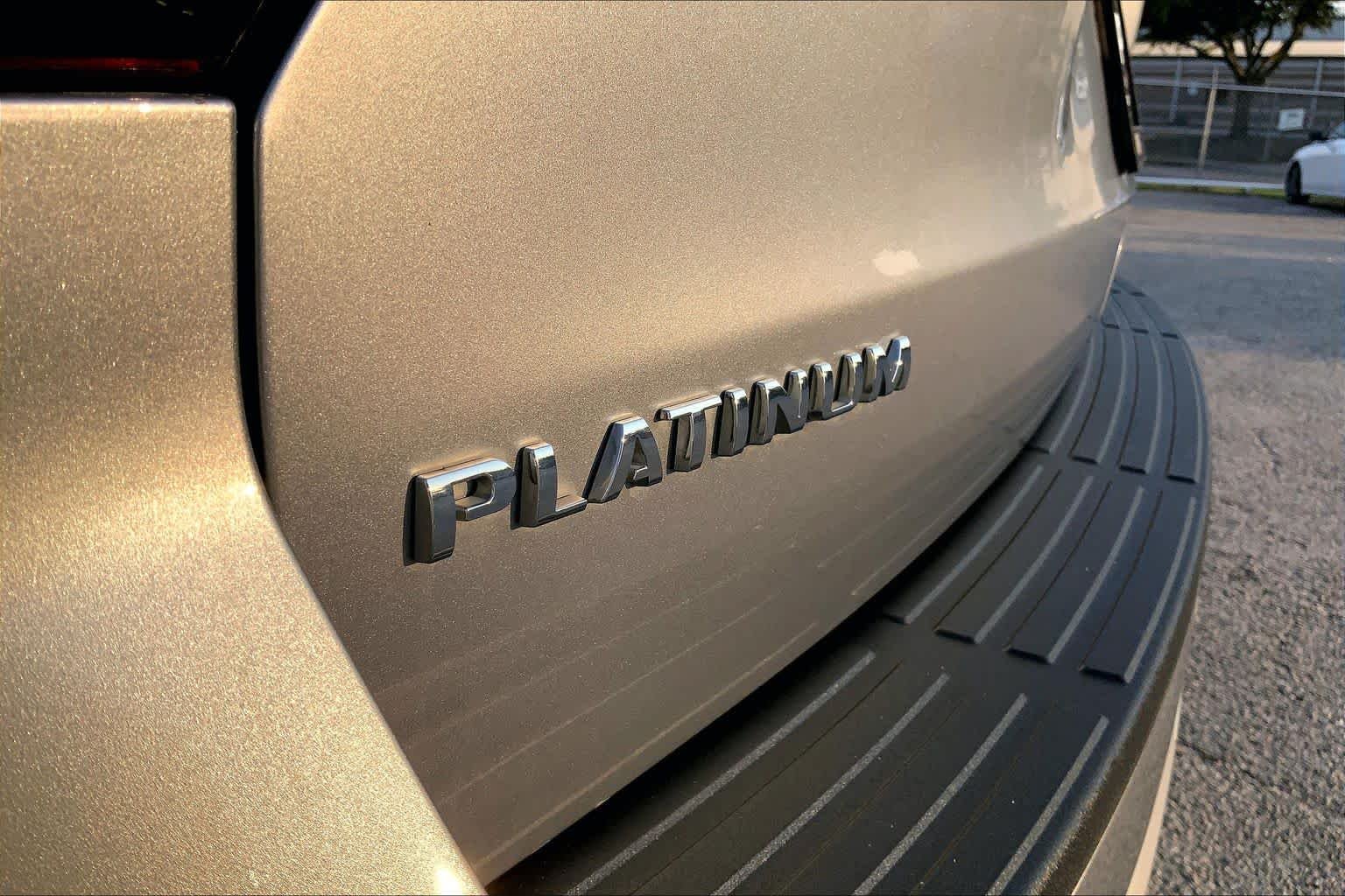 Used 2023 Iconic Silver Metallic Ford Platinum image 10
