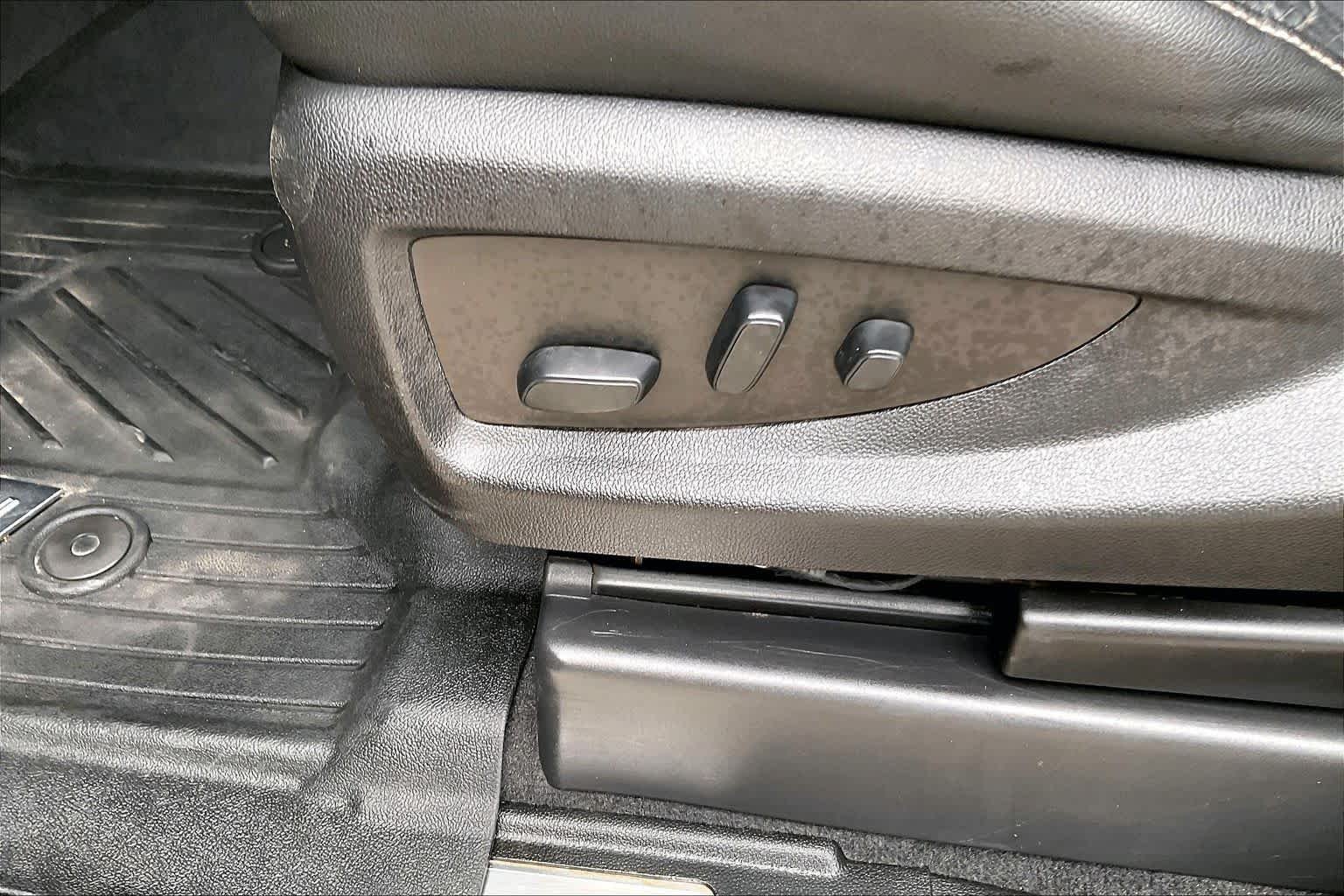 Used 2020 Dark Sky Metallic GMC SLT image 30