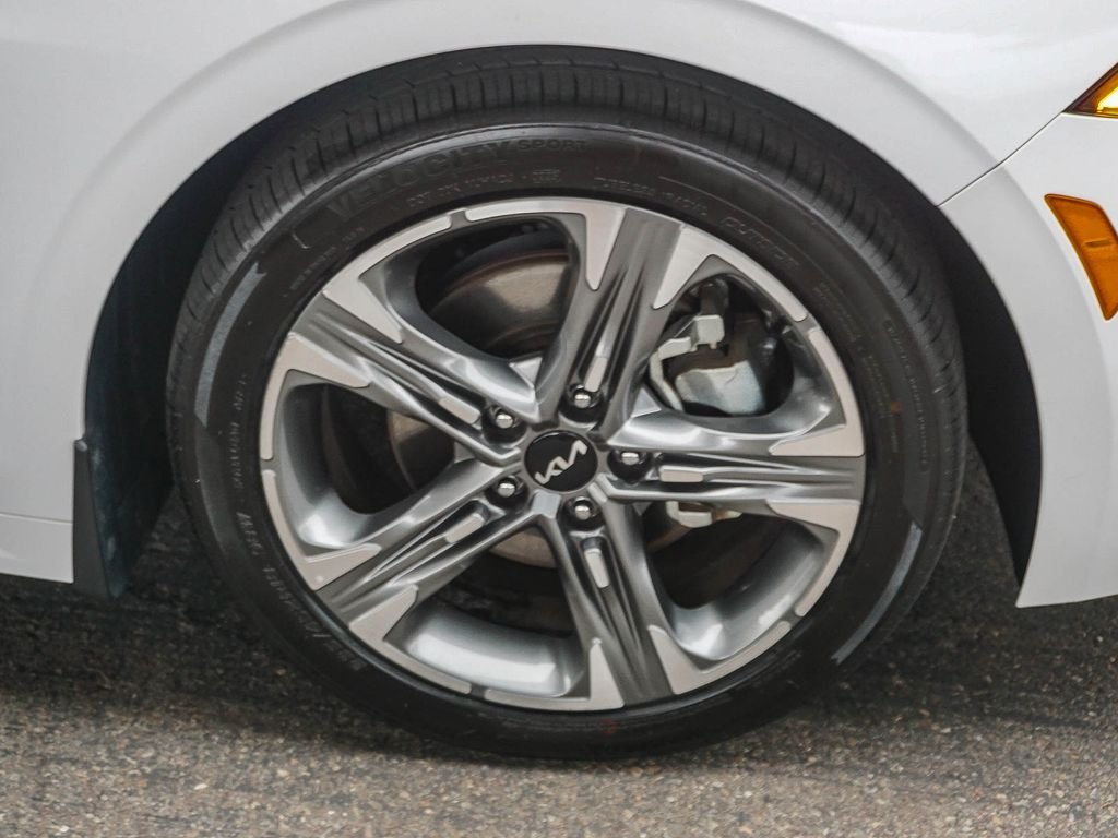Used 2024 White Kia EX image 10