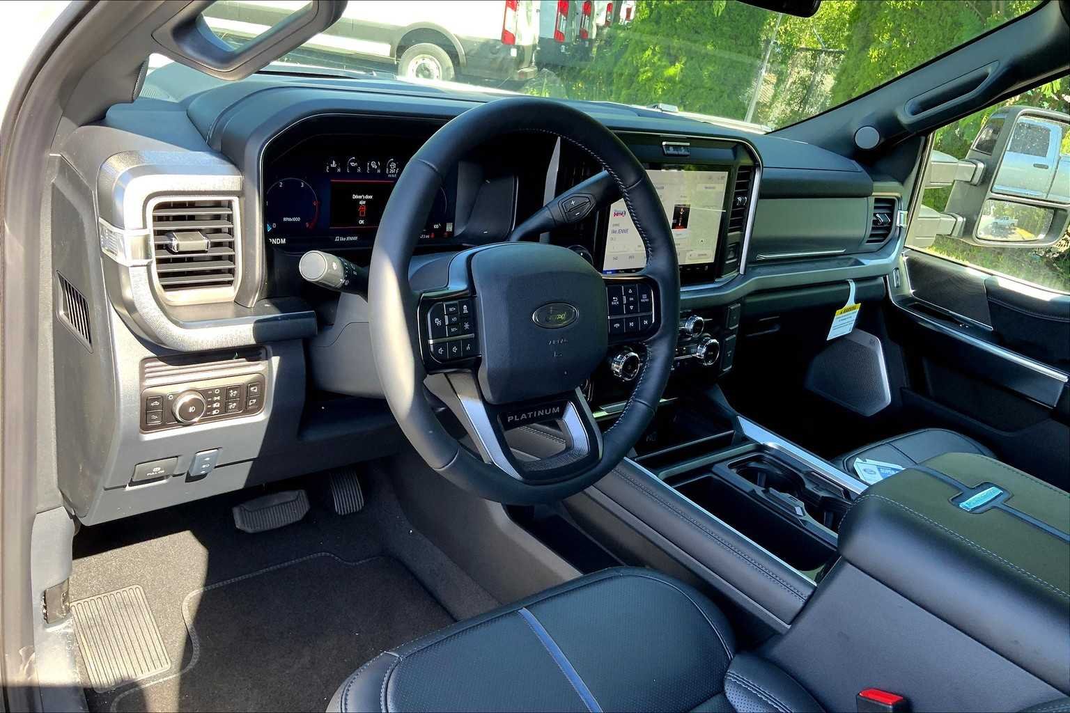 2025 Ford F-350 Super Duty Platinum - Photo 6