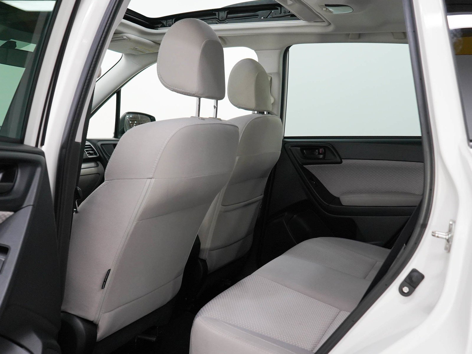 Used 2018 Crystal White Pearl Subaru 2.5i Premium image 20