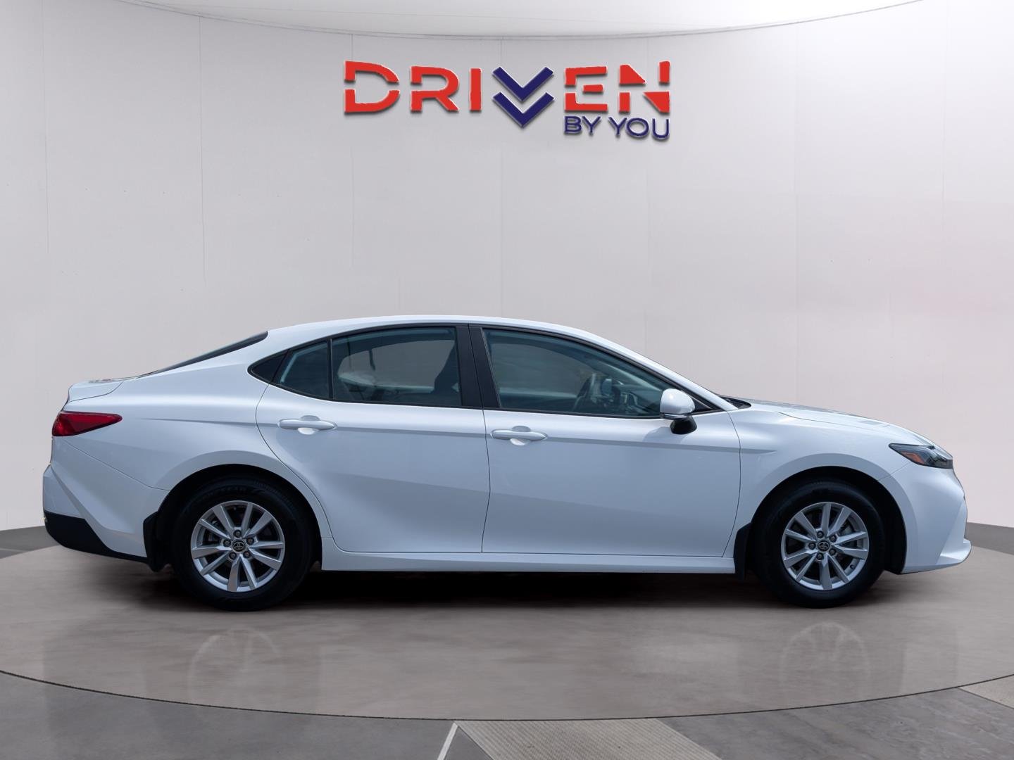 Used 2025 Ice Cap Toyota LE image 6