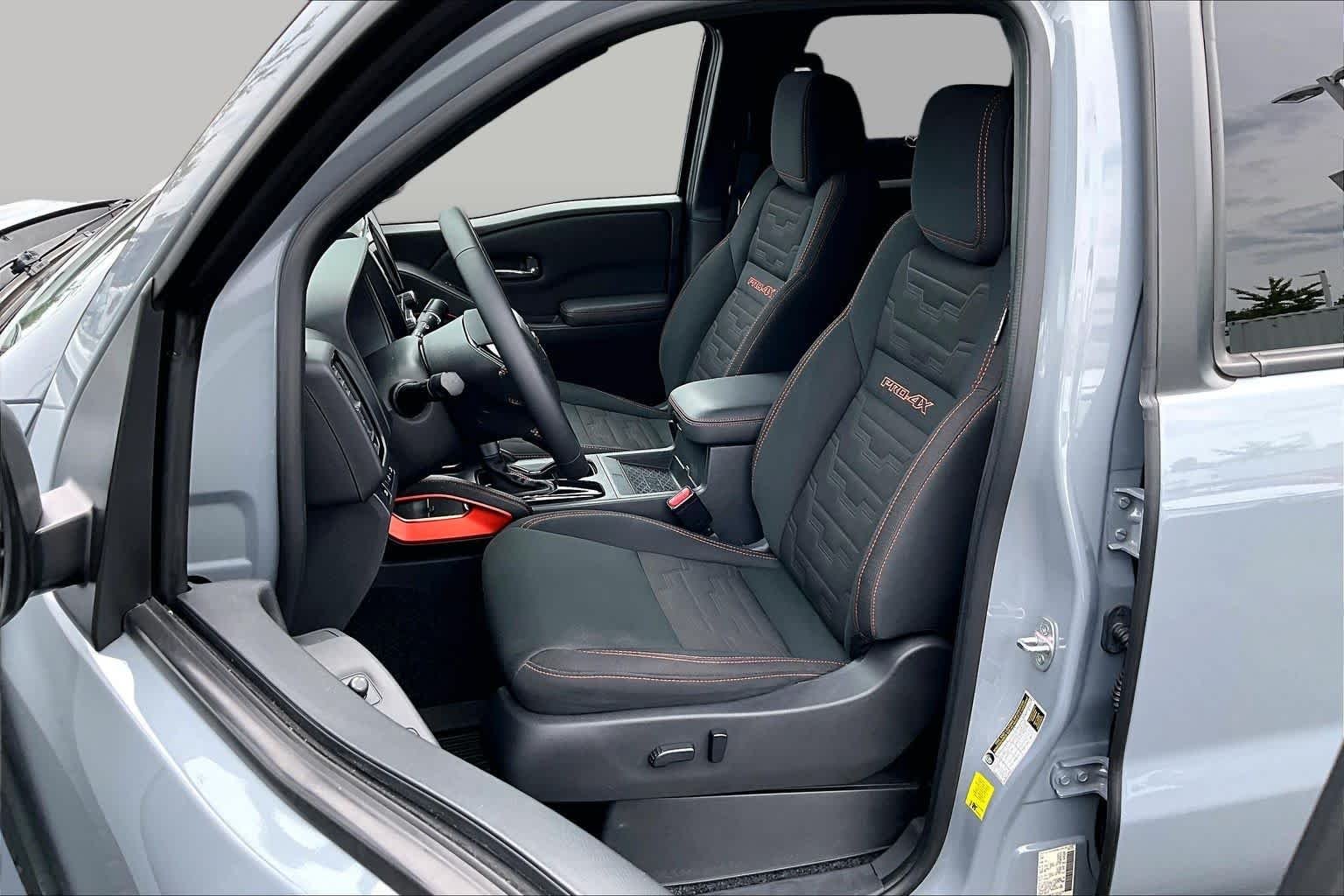 Used 2022 Boulder Grey Pearl Nissan PRO-4X image 8