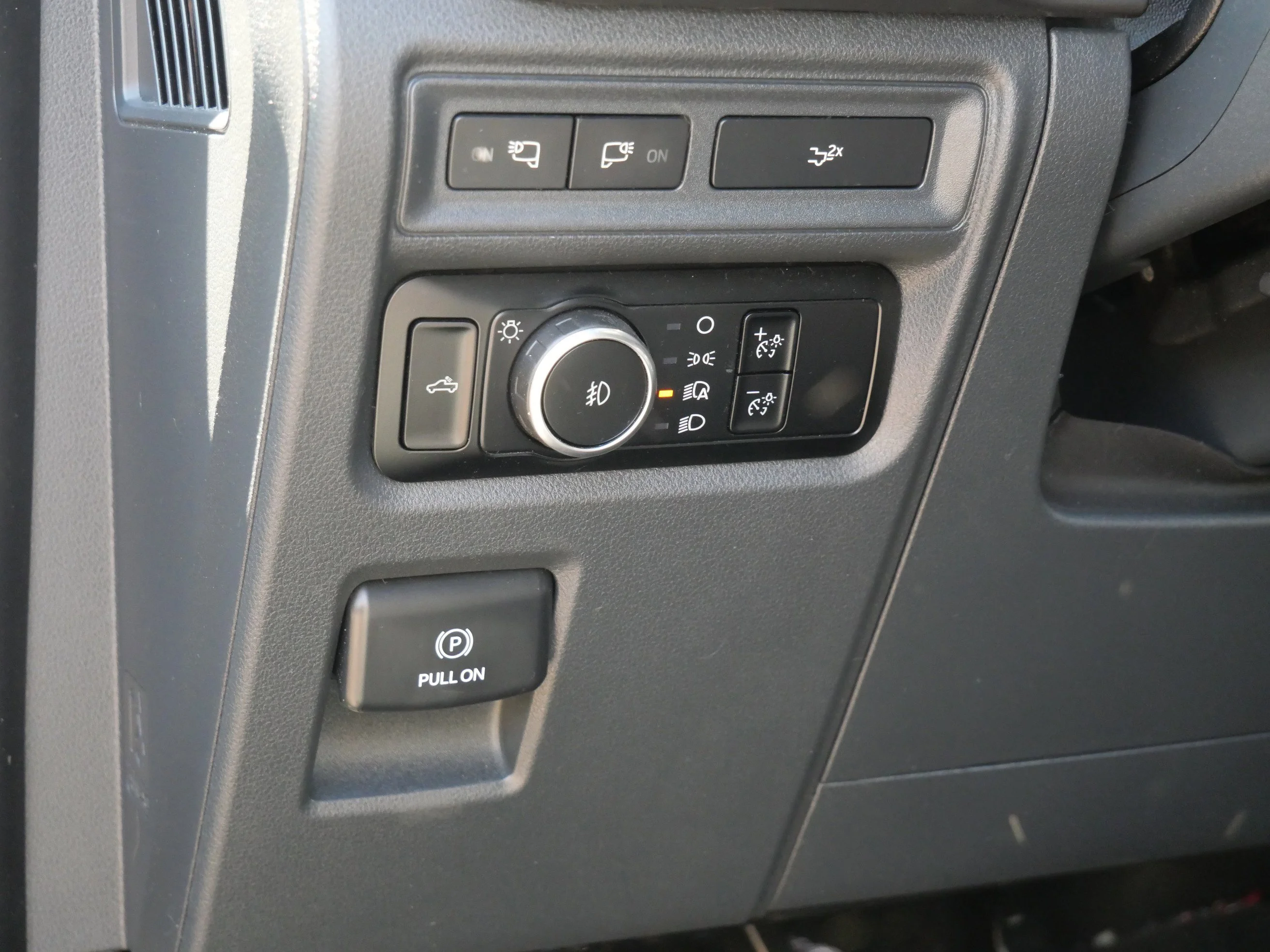 Certified Used 2024 Oxford White Clearcoat Ford XLT image 16