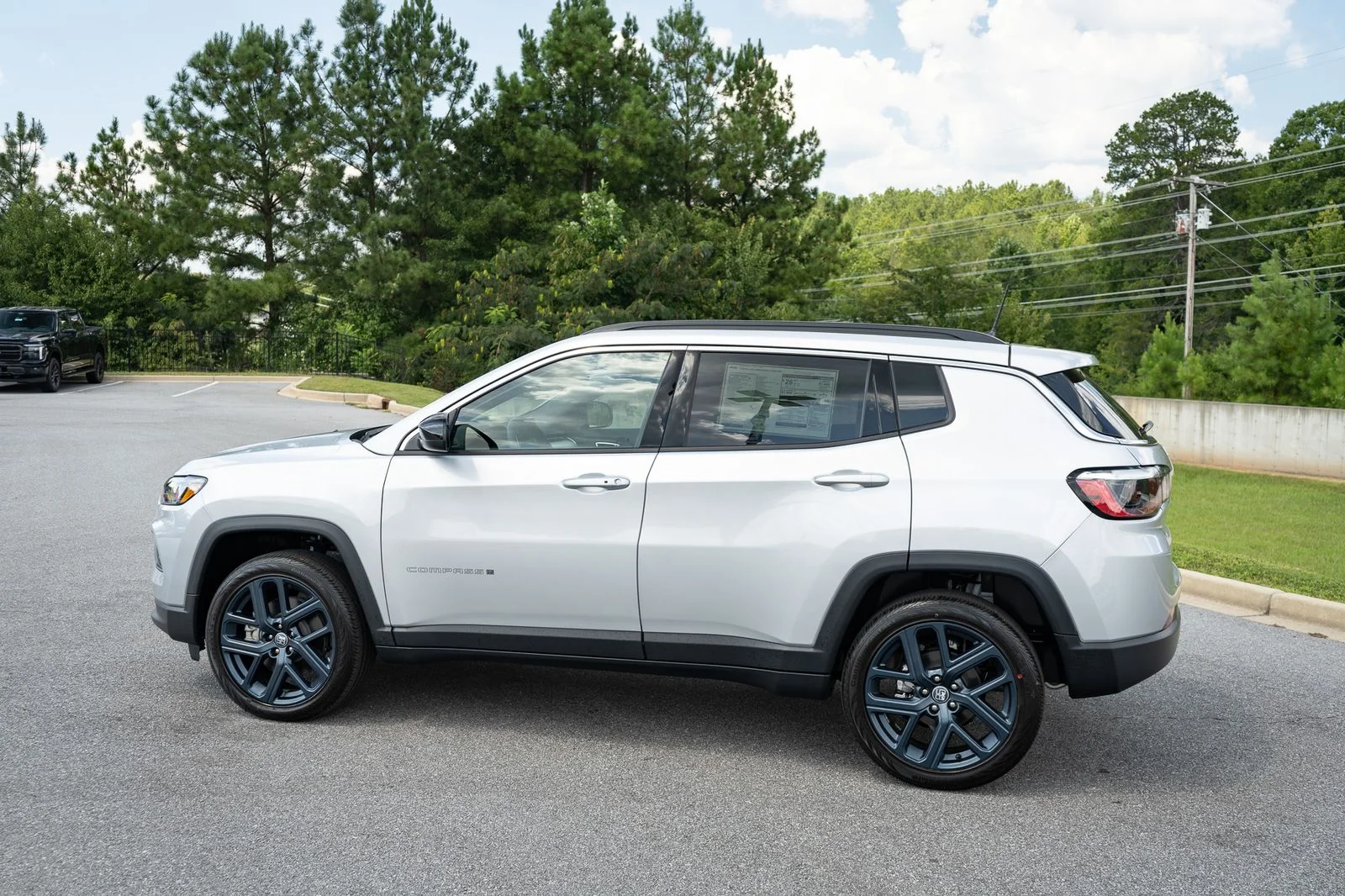 New 2026 Silver Zynith Metallic Clearcoat Jeep  image 7