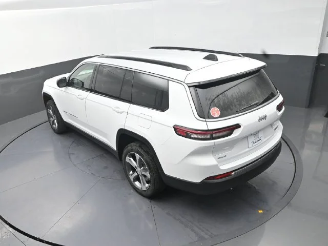 New 2026 Bright White Clear-Coat Exterior Paint Jeep Limited image 14