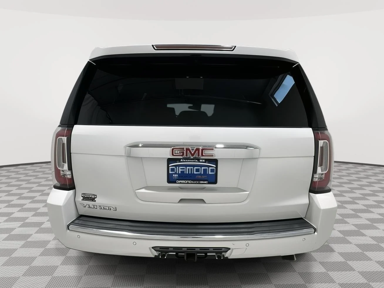 Used 2016 WHITE FROST TRICOAT GMC Denali image 4