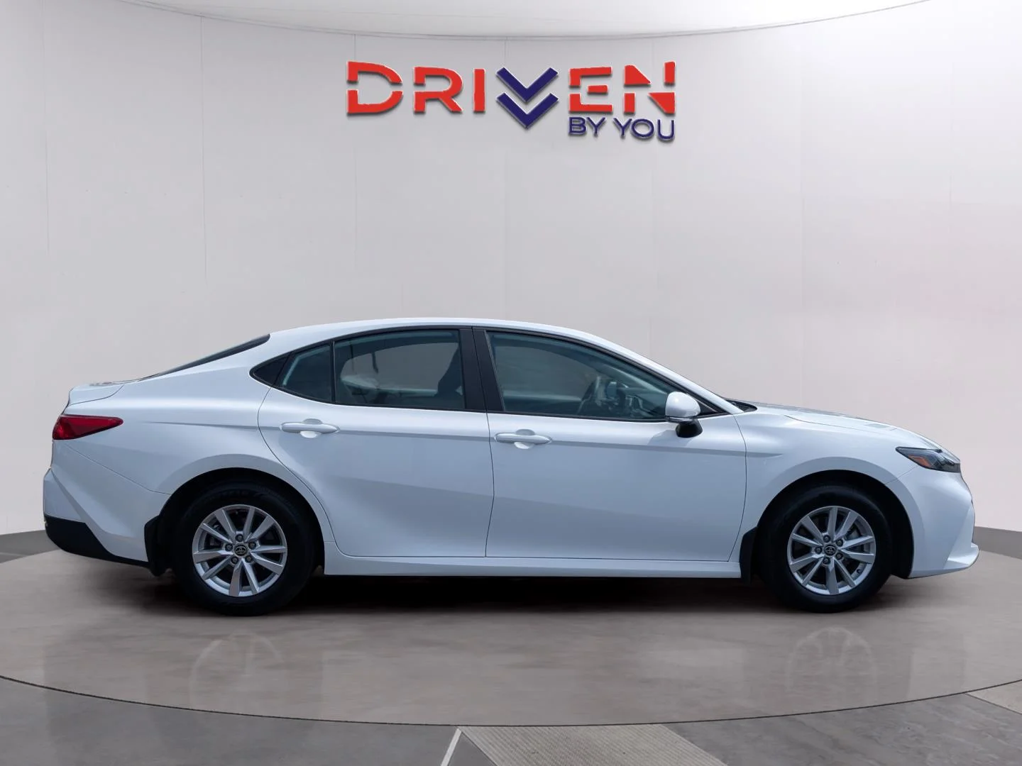 Used 2025 Ice Cap Toyota LE image 6