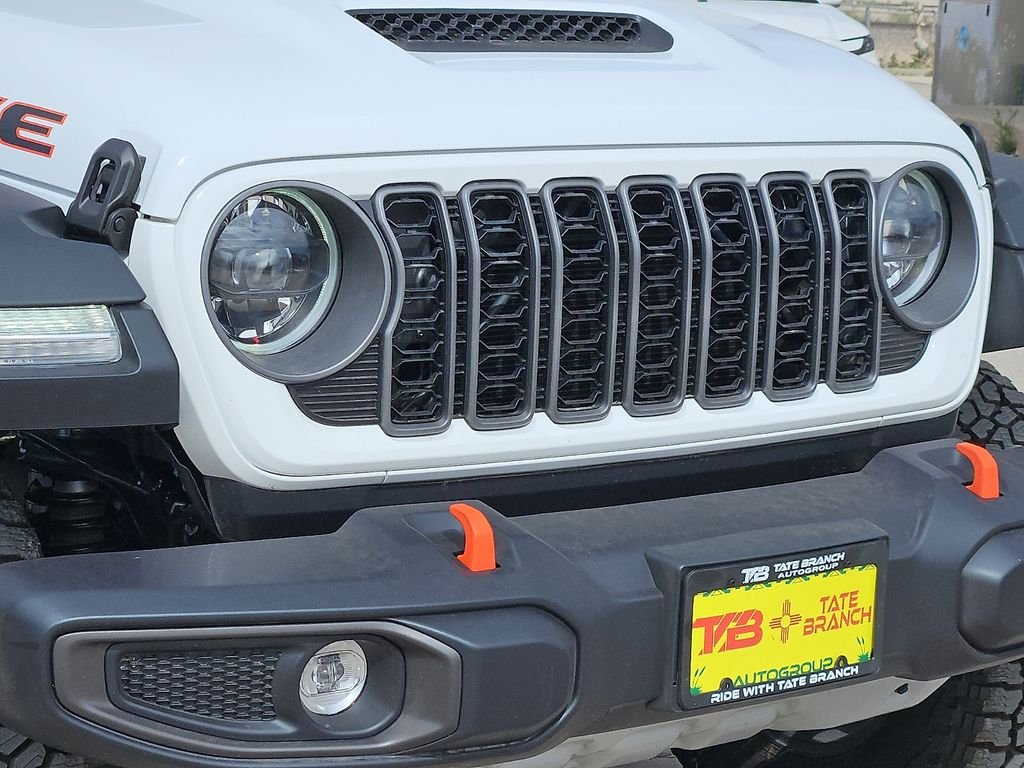 New 2026 Bright White Clearcoat Jeep Mojave image 7
