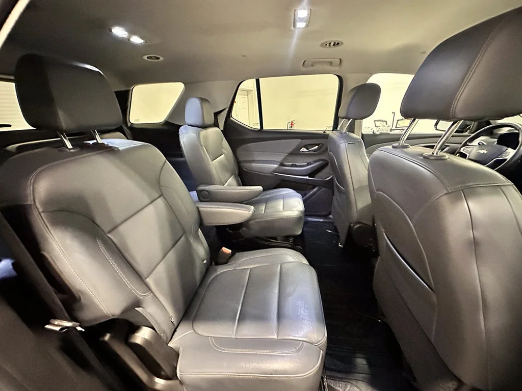 Used 2020 GRAPHITE METALLIC Chevrolet LT Leather image 24
