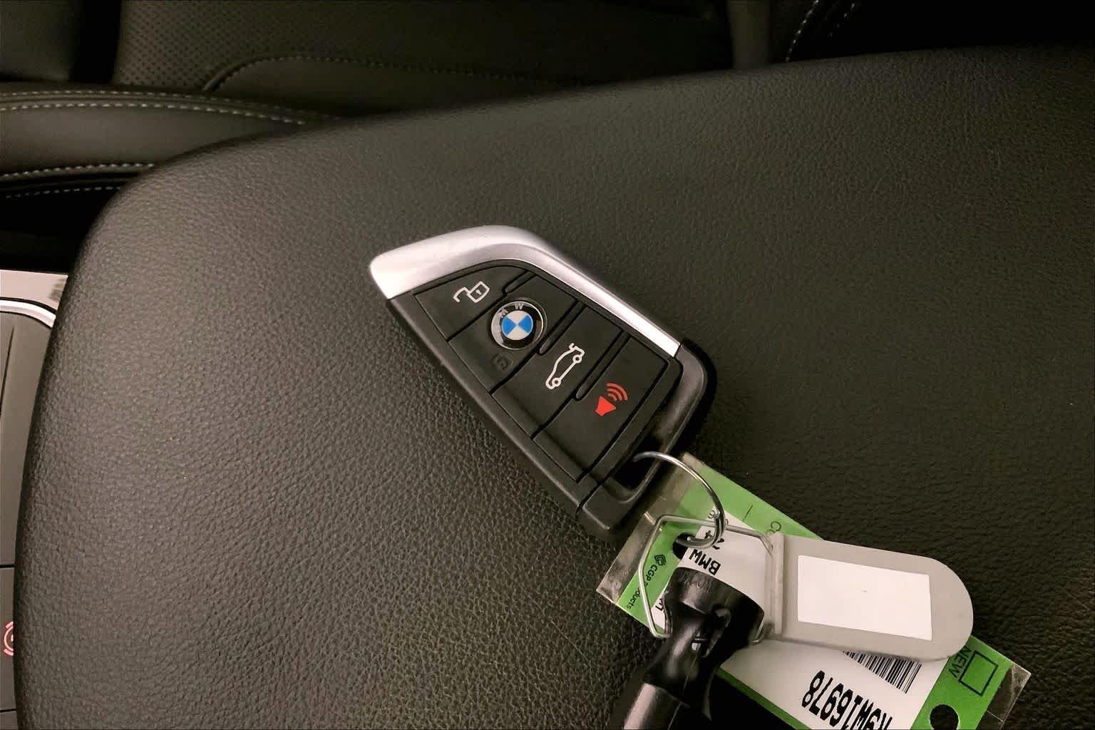 Used 2024 Alpine White BMW xDrive30i image 29